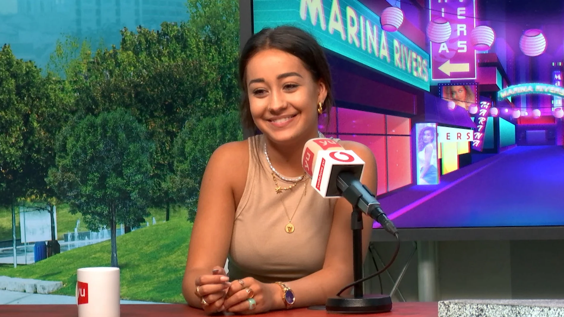 Marina Rivers: "A la gente le gusta verme más sufrir en mi casa por los exámenes que en Coachella" Marina Rivers: "A la gente le gusta verme más sufrir en mi casa por los exámenes que en Coachella"