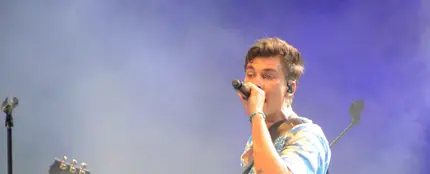 Andrés Ceballos, cantante de DVICIO, en un concierto de 2020 Andrés Ceballos, cantante de DVICIO, en un concierto de 2020