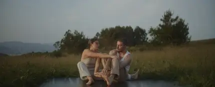 Una imagen del videoclip 'Desidia' de Tanxugueiras Una imagen del videoclip 'Desidia' de Tanxugueiras
