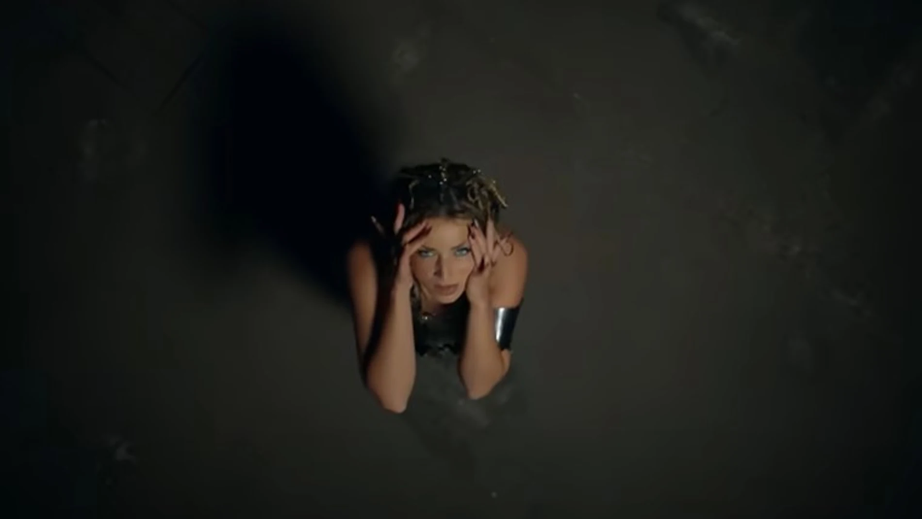 Lola Índigo, en el videoclip de 'An1mal'