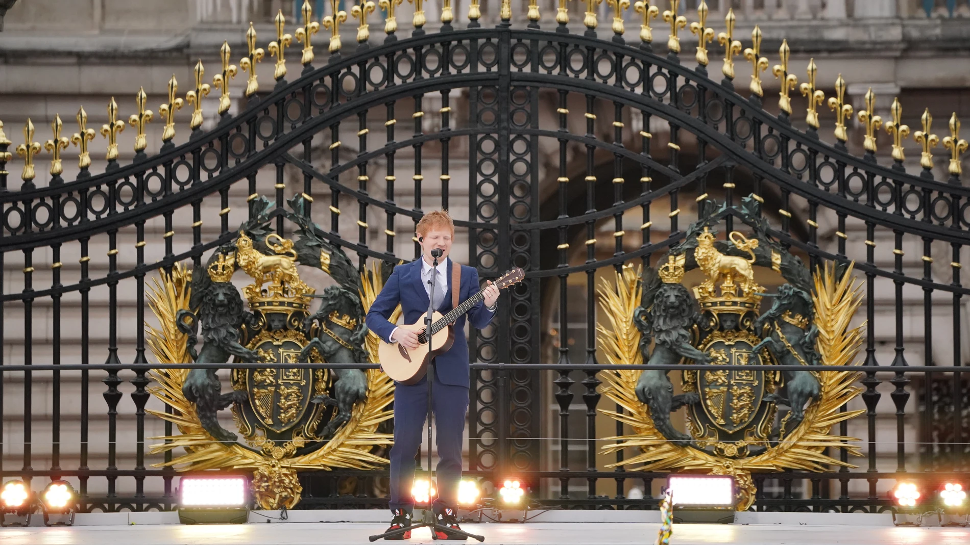 Ed Sheeran fue uno de los artistas que actuó en la celebración de los 70 años de la Reina Isabel II en el trono británico. Para la ocasión, eligió la balada romántica Perfect