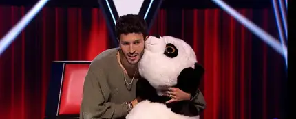 ¿Por qué el panda de peluche de Sebastián Yatra se llama como dos coaches de La Voz Kids? ¿Por qué el panda de peluche de Sebastián Yatra se llama como dos coaches de La Voz Kids?