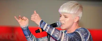 Robyn Robyn
