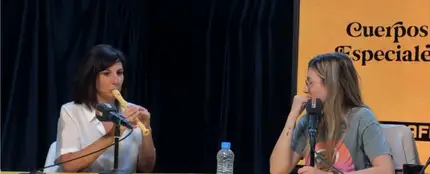 Malena Alterio toca la flauta en 'Cuerpos espciales' Malena Alterio toca la flauta en 'Cuerpos espciales'