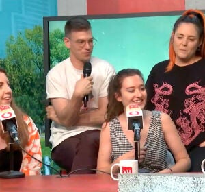 Carolina Iglesias, Victoria Martín, Iggy Rubín y Andrea Compton se despiden de yu jugando a la patata caliente Carolina Iglesias, Victoria Martín, Iggy Rubín y Andrea Compton se despiden de yu jugando a la patata caliente