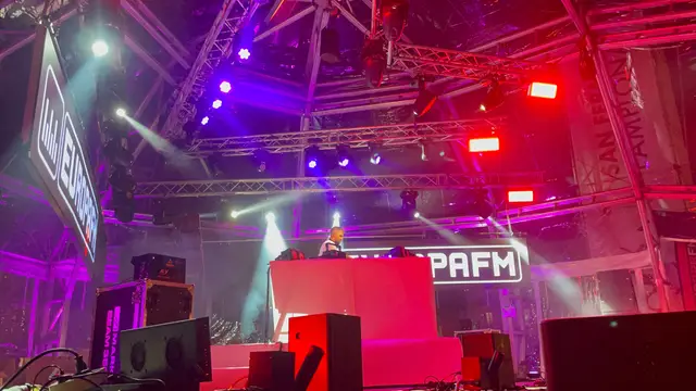 Jota Music tocando en la fiesta 'Cuerpos Especiales' en Pamplona