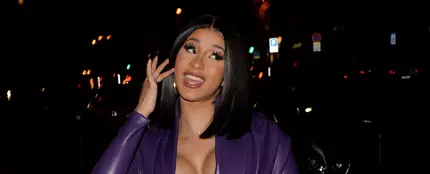 Cardi B golpea un fan en pleno concierto en Londres Cardi B golpea un fan en pleno concierto en Londres
