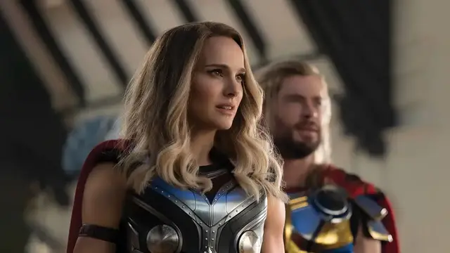 Chris Hemsworth dejó de comer carne los días que rodaba con Natalie Portman en 'Thor: Love and Thunder'