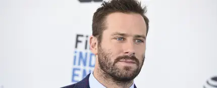 El nuevo trabajo de Armie Hammer tras el escándalo de canibalismo y abusos sexuales El nuevo trabajo de Armie Hammer tras el escándalo de canibalismo y abusos sexuales