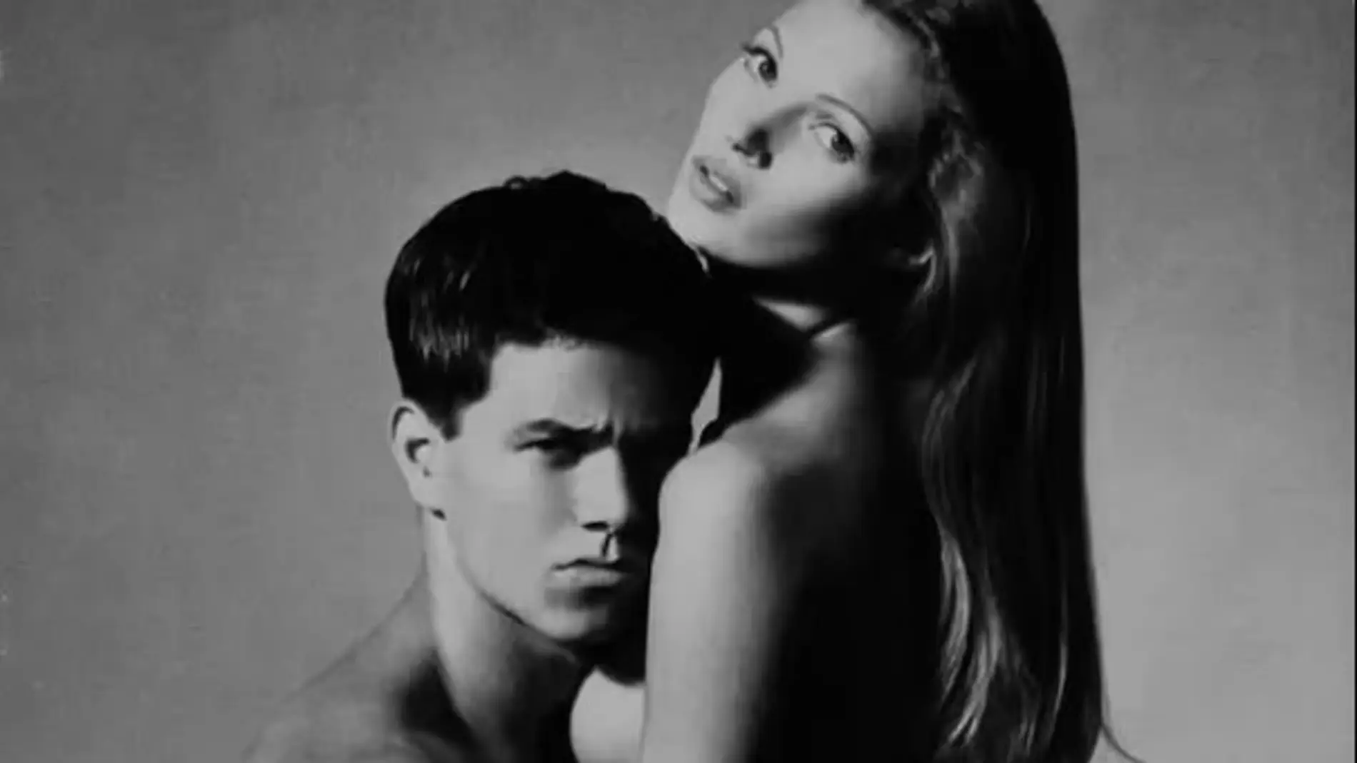 Kate Moss y  Mark Wahlberg, en su sesión para Calvin Klein