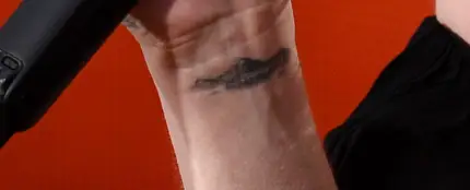 ¿Qué famosa lleva tatuada una montaña en la muñeca? ¿Qué famosa lleva tatuada una montaña en la muñeca?