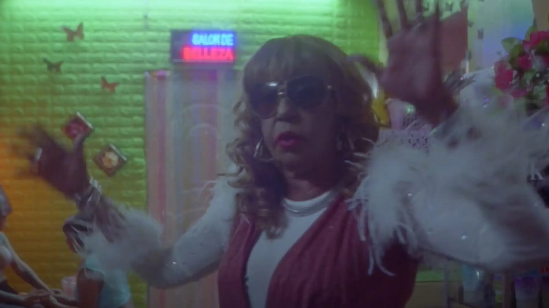 Fefita la Grande en un frame del vídeo de Linda, de Tokischa y Rosalía 