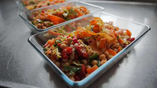 Imagen de ensalada de garbanzos.