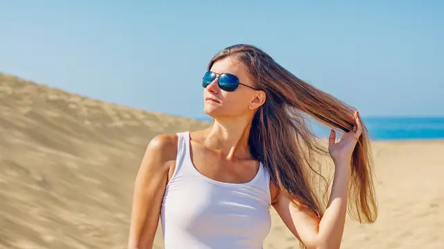 Cómo cuidar el pelo cuando estás en la playa o en la piscina