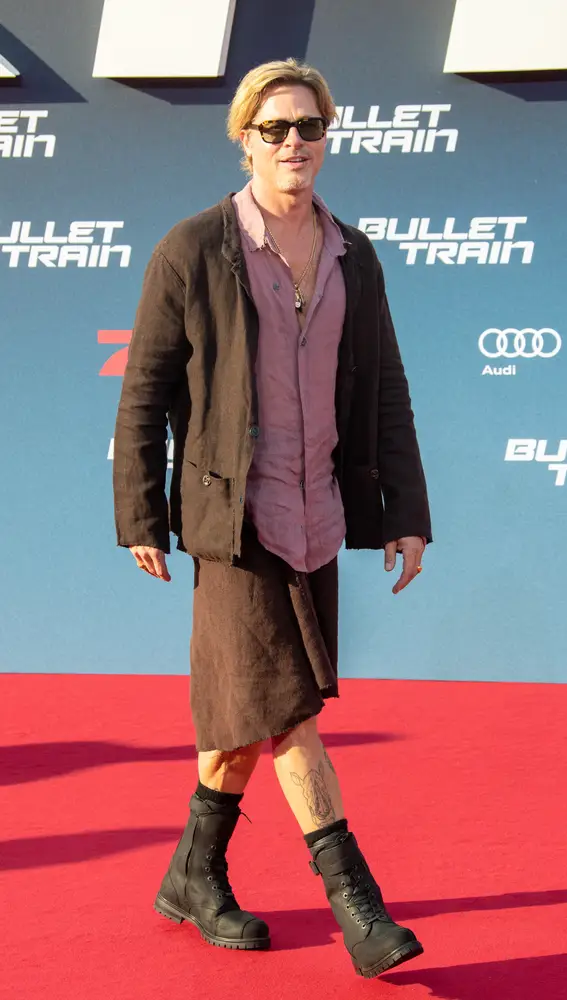 Brad Pitt con falda 