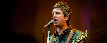 Noel Gallagher es sorprendido por sus seguidores en un restaurante en Ibiza 