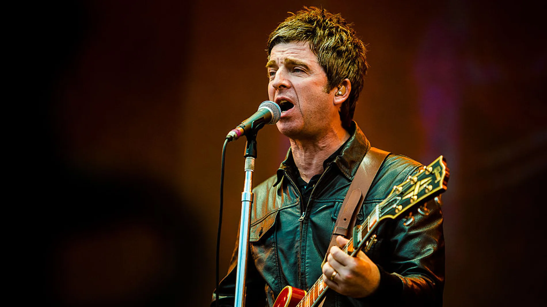 Noel Gallagher es sorprendido por sus seguidores en un restaurante en Ibiza 