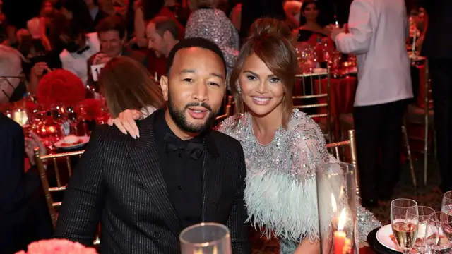 La imagen que confirma que Chrissy Teigen está embaraza dos años después de perder a su bebé