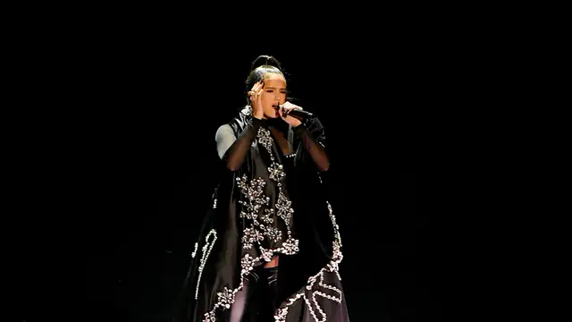 Rosalía, durante su actuación en los MTV VMA de 2019.