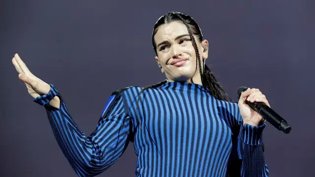 Rosalía durante un concierto de la gira 'Motomami'