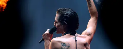 Damiano David, durante la actuación de Måneskin en los MTV VMAs 2022. Damiano David, durante la actuación de Måneskin en los MTV VMAs 2022.