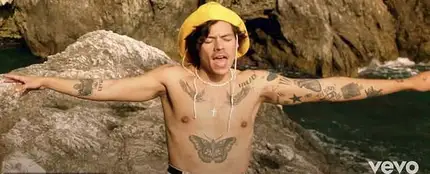 Harry Styles, en el videoclip de 'Golden' Harry Styles, en el videoclip de 'Golden'