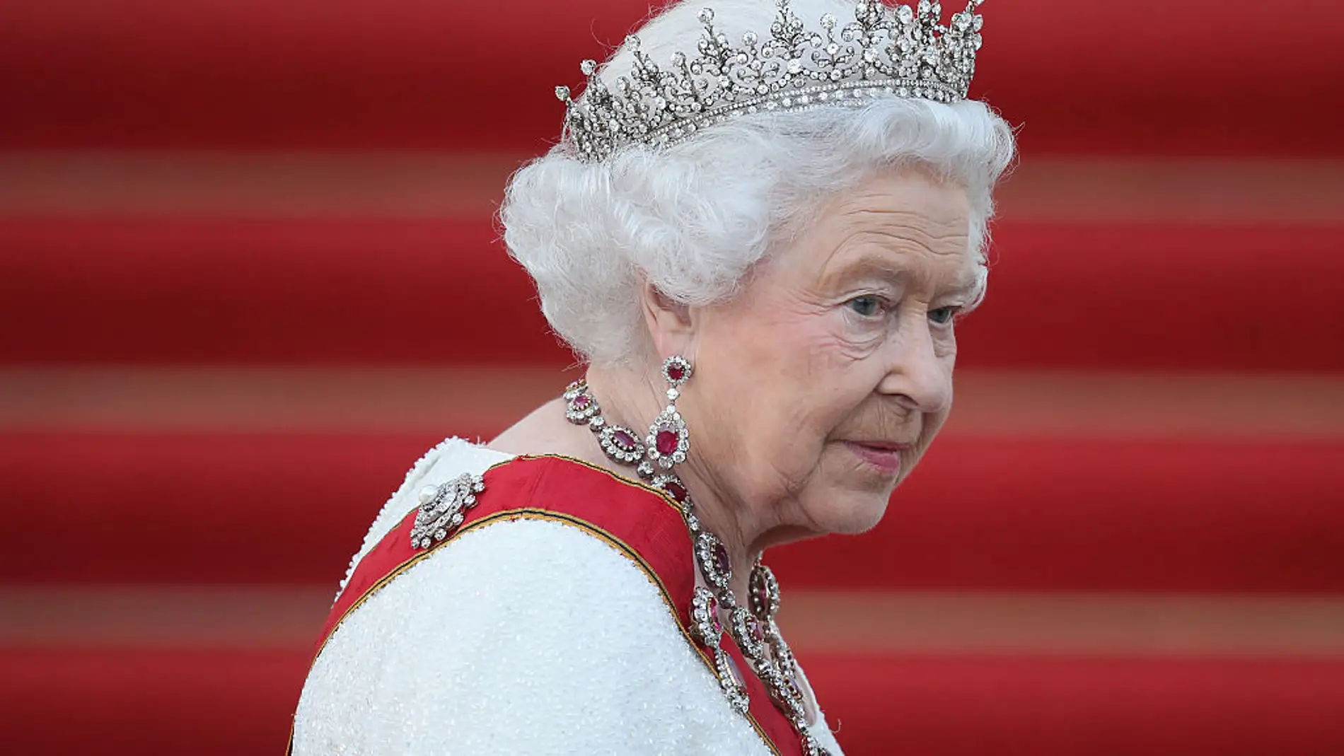 protesta Monje Carrera Las dos joyas de gran valor con las que Isabel II pidió ser enterrada |  Europa FM