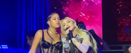 El vídeo de Madonna y Tokischa besándose que ha desatado todo tipo de rumores El vídeo de Madonna y Tokischa besándose que ha desatado todo tipo de rumores