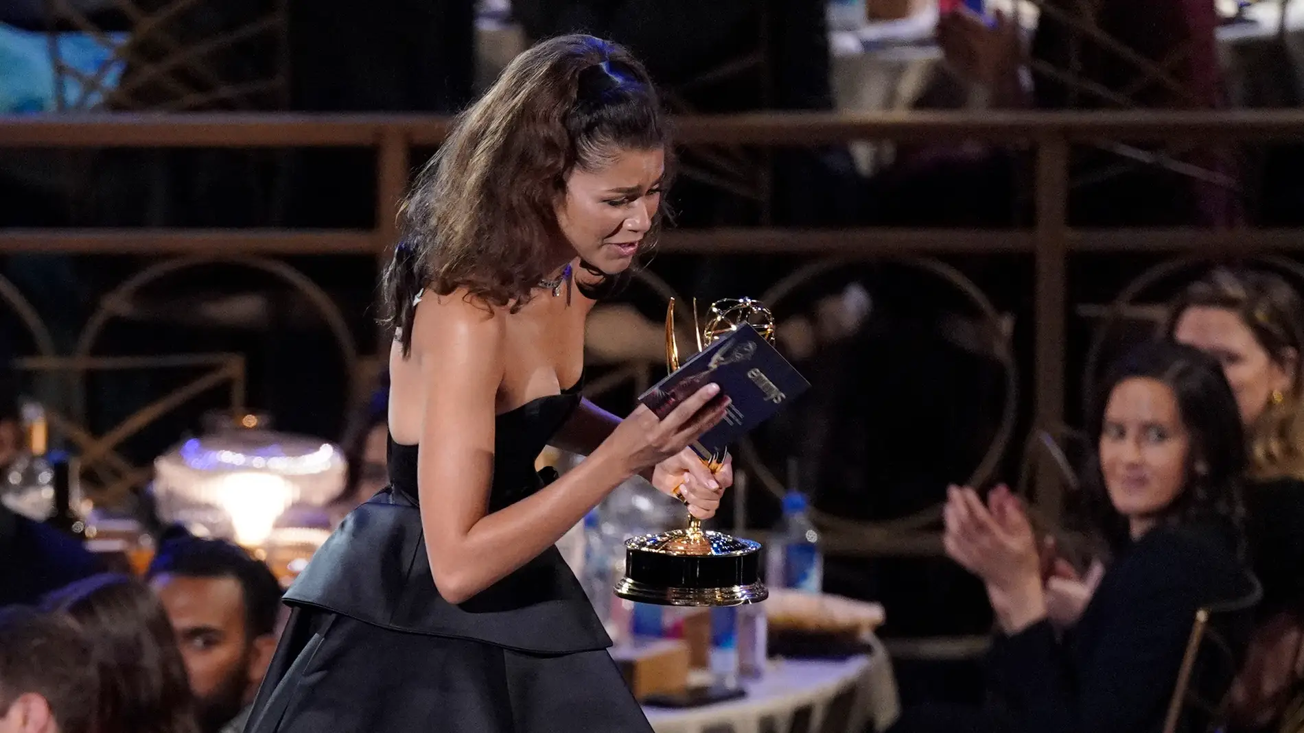 Zendaya, con el premio Emmy 2022 a Mejor actriz por 'Euphoria'.