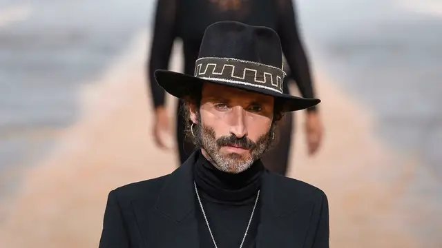 Leiva desfilando para Gabriela Hearst en la semana de la moda de Nueva York