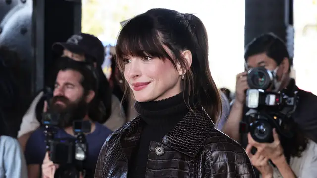 Anne Hathaway recrea uno de sus looks más conocidos de 'El diablo viste de Prada' 16 años después