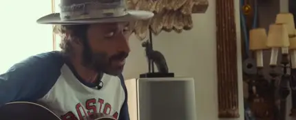 Leiva canta 'Sintiéndolo mucho', del documental de Joaquín Sabina. Leiva canta 'Sintiéndolo mucho', del documental de Joaquín Sabina.