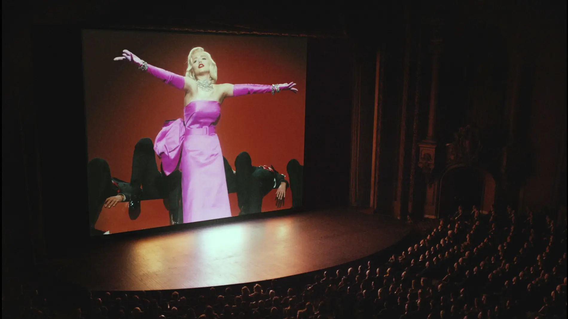 Ana de Armas interpreta a Marilyn Monroe en 'Los caballeros las prefieren rubias'.