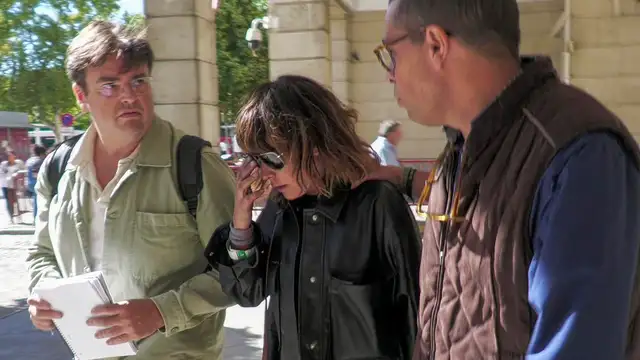 La actriz María León saliendo de los juzgados de guardia de Sevilla
