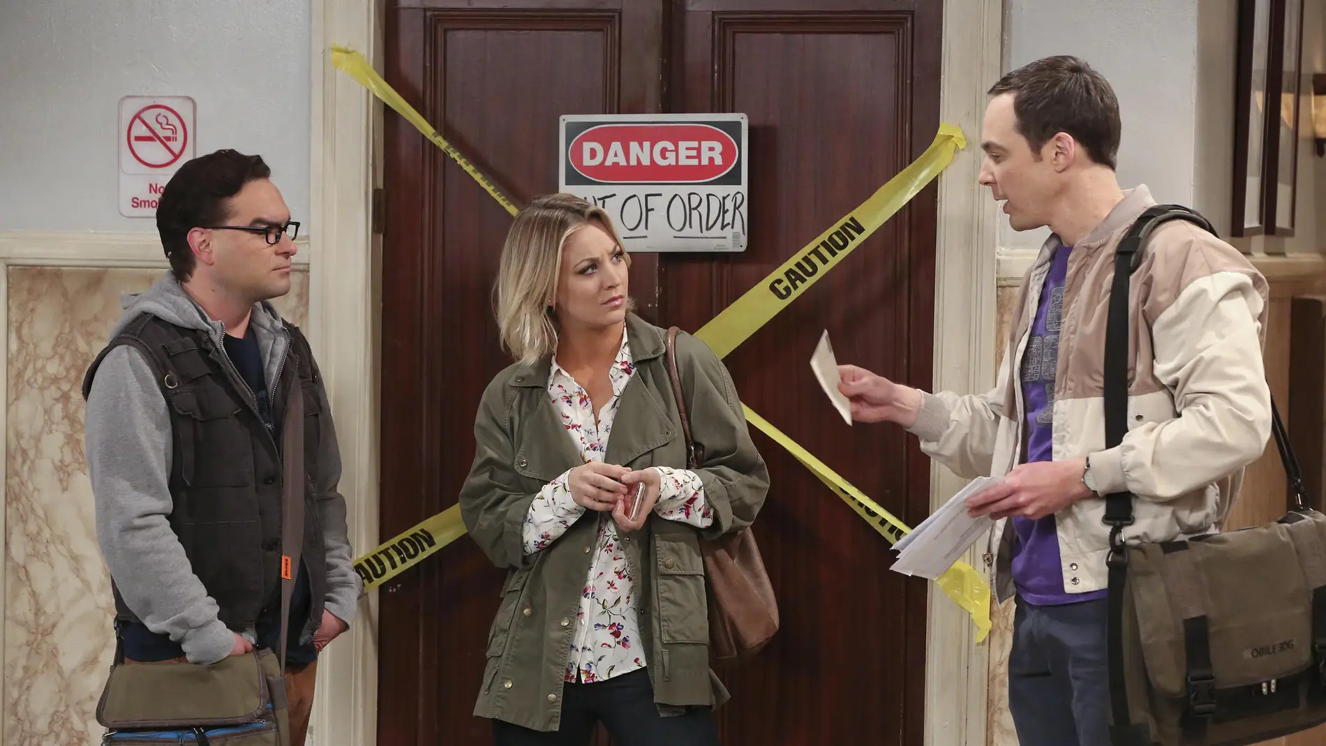 Kaley Cuoco y Johnny Galecki en 'The Big Bang Theory'