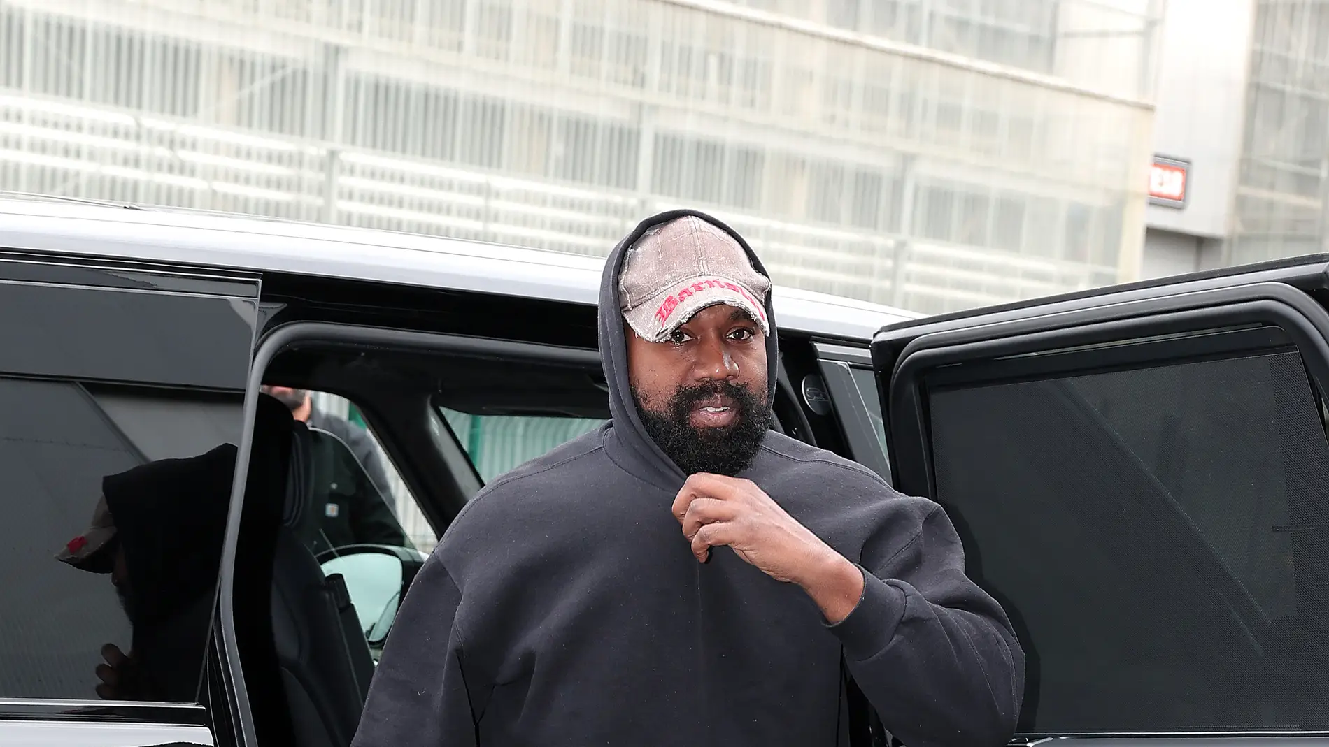 Kanye West, al pierde su contrato con Adidas, a su representante y un documental por comentarios racistas Europa FM
