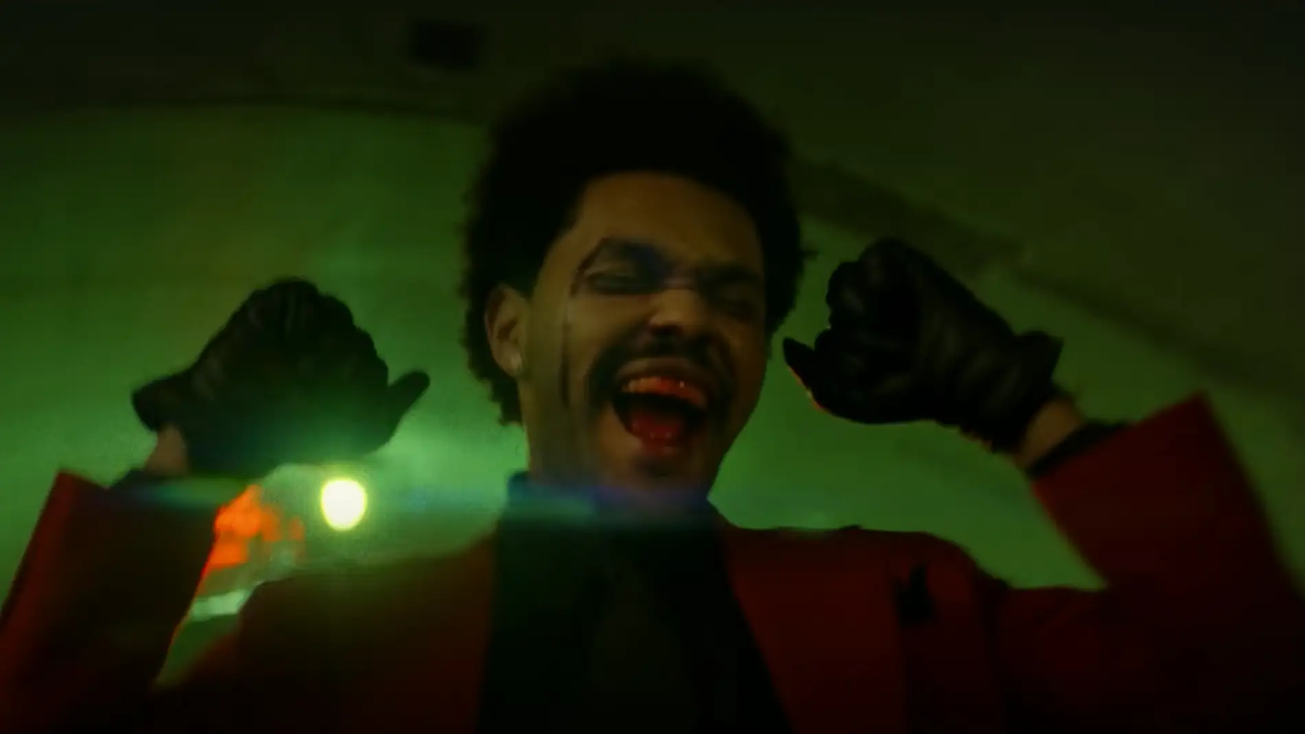 The Weeknd en el videoclip de 'Blinding lights'