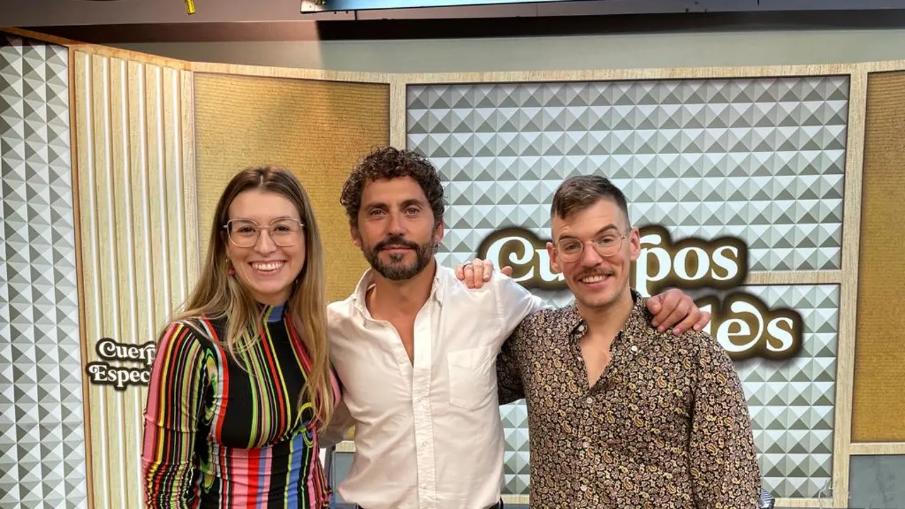 Paco León con Eva Soriano e Iggy Rubín en 'Cuerpos especiales' Paco León con Eva Soriano e Iggy Rubín en 'Cuerpos especiales'