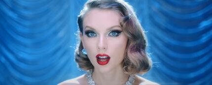 Los easter eggs del videoclip de 'Bejeweled', el cuento de hadas de Taylor Swift 