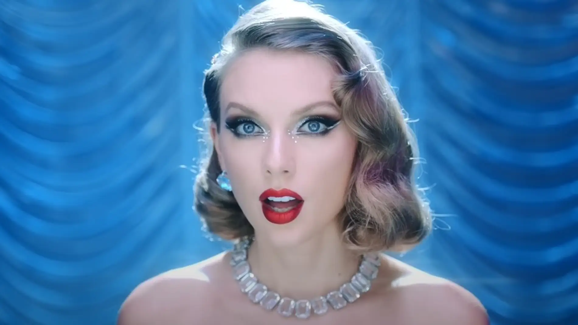 Los easter eggs del videoclip de 'Bejeweled', el cuento de hadas de Taylor Swift 
