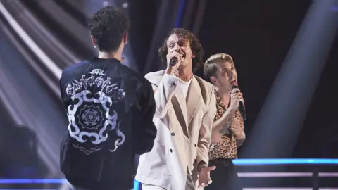 Antón, Álex y Javier enamoran en ‘La Voz’ cantando ‘Hold on’ de Justin Bieber Antón, Álex y Javier enamoran en ‘La Voz’ cantando ‘Hold on’ de Justin Bieber