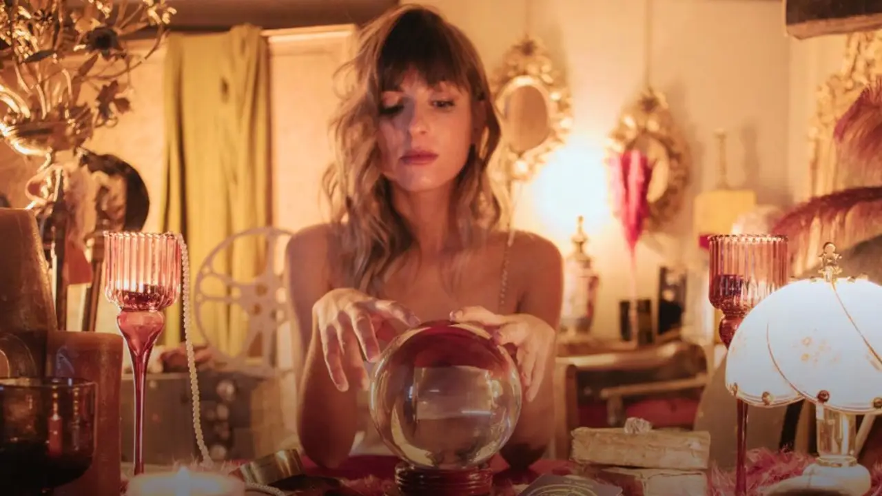 Chica Sobresalto, en le videoclip de 'La estrella' Chica Sobresalto, en le videoclip de 'La estrella'