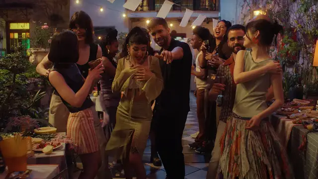 Así suena 'Amigos', la primera colaboración de Pablo Alborán y María Becerra