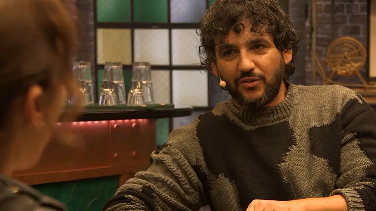 Fran Perea junto a Chenoa en 'Tómatelo menos en serio'. Fran Perea junto a Chenoa en 'Tómatelo menos en serio'.