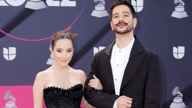 Camilo y Evaluna, en la alfombra roja de los Latin Grammy 2022.