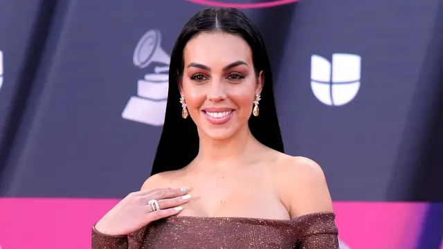 Georgina en la alfombra roja de los Latin Grammy 2022