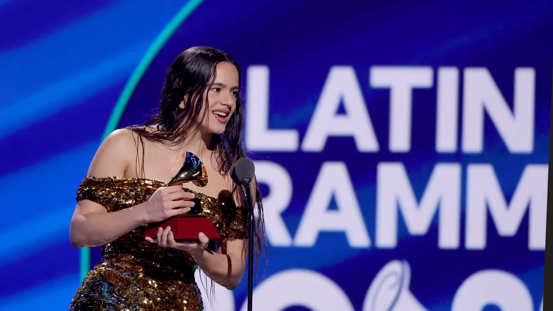 Rosalía, durante la ceremonia de entrega de los premios Latin Grammy 2022.