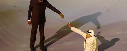 ¿Por qué Morgan Freeman lleva la mano tapada? ¿Por qué Morgan Freeman lleva la mano tapada?