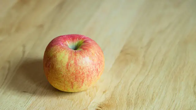 Manzana: ¿pelarla o comerla con piel?