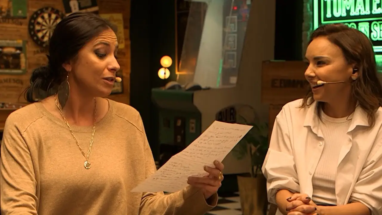 María Peláe y Chenoa en 'Tómatelo menos en serio' María Peláe y Chenoa en 'Tómatelo menos en serio'